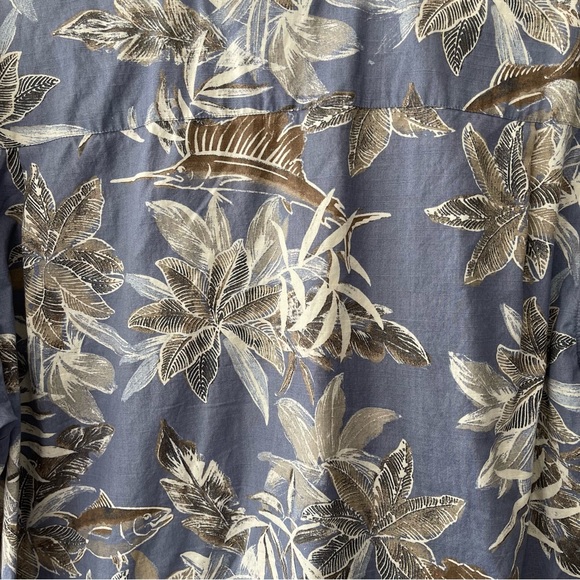 Columbia Shirt Men’s Xl Casual Button down Fish & Floral Tropical print blue/tan - Picture 4 of 5